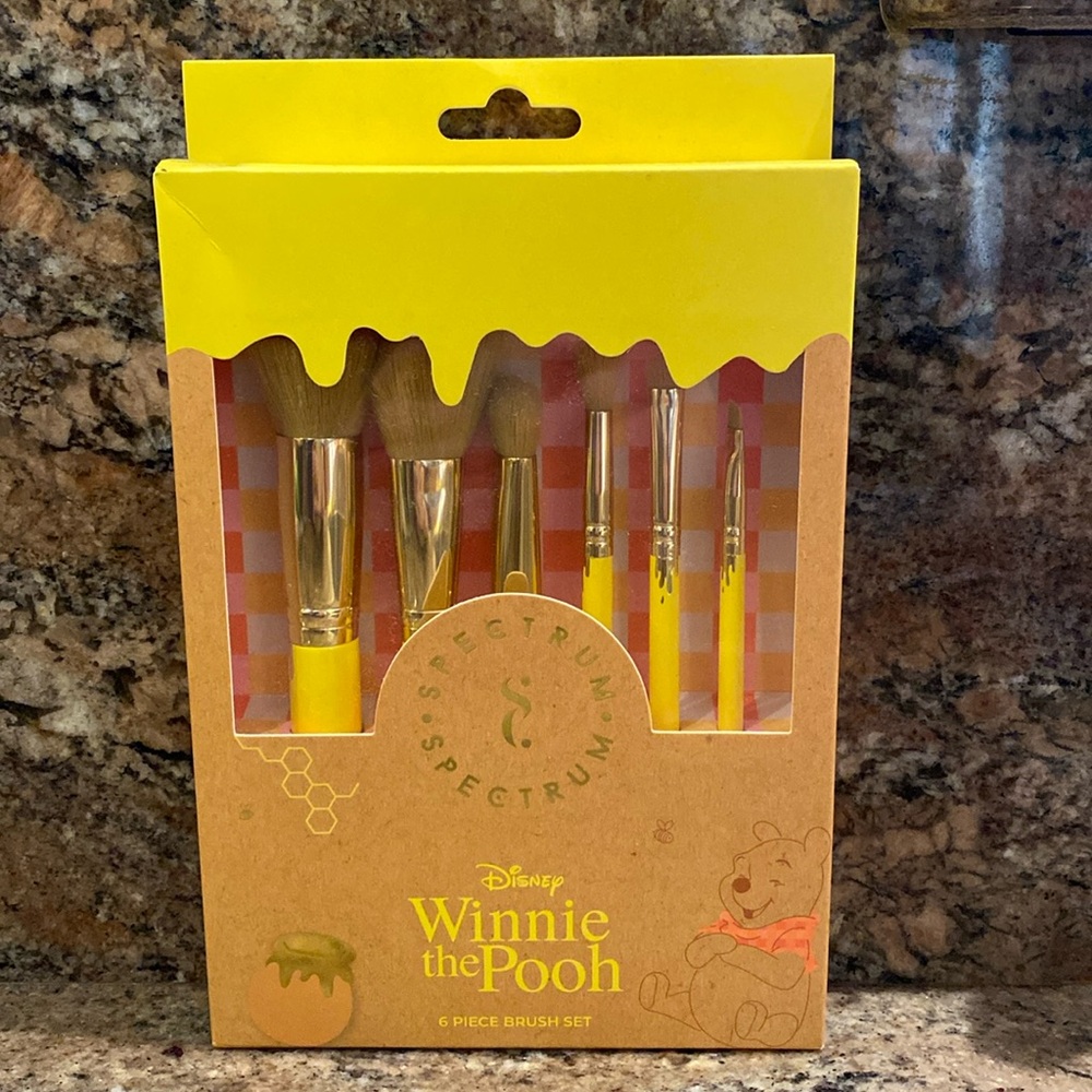 Winnie the Pooh “6-Piece Hunny Makeup Brush Set” by Spectrum, New in Box w/ Tag